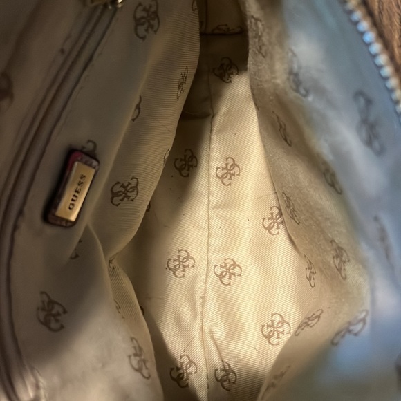 Guess crossbody purse - Picture 4 of 7